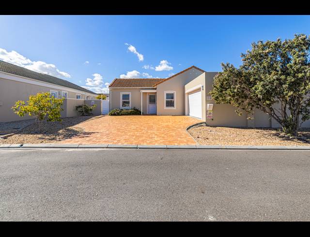 3 BEDROOM FREEHOLD FOR SALE IN SUNNINGDALE